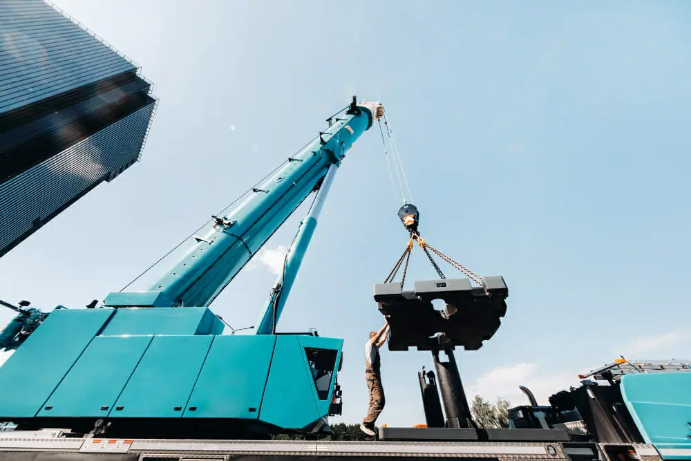 Crane moving heaving industrial equiment - equipment selection for heavy machinery moving a comprehensive guide