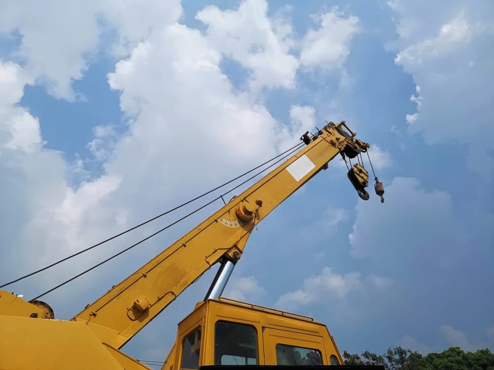 crane starting emergency operation - emergency crane services: your lifeline in challenging situations