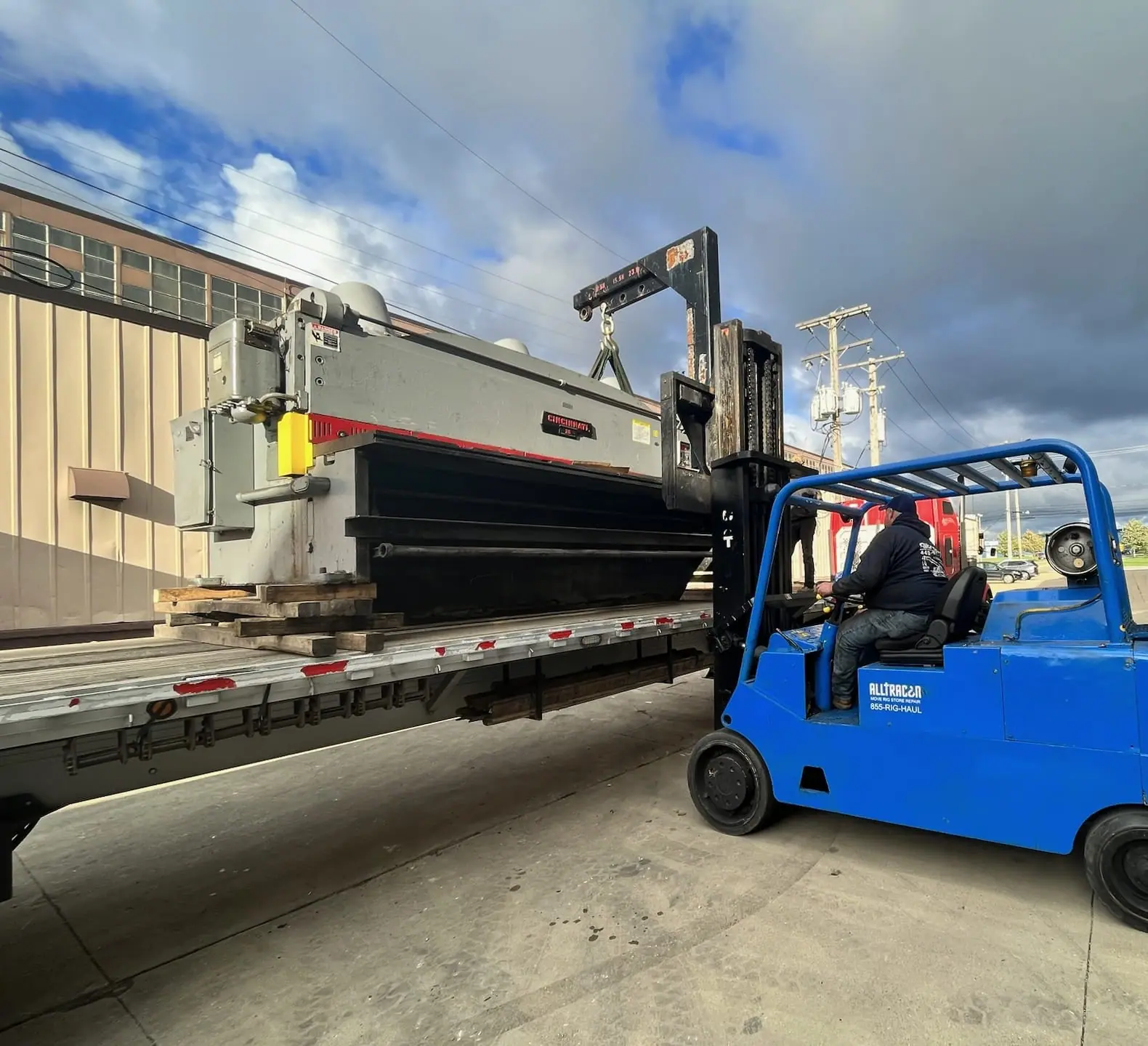 The Science of Weight Distribution in Heavy Equipment Moving