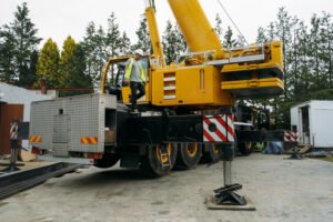 How to Plan Crane Moves in Congested Urban Areas