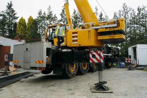 How to Plan Crane Moves in Congested Urban Areas