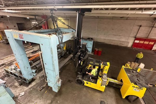 Movers of Oversized Heavy Equipment (During the Transportation Process)