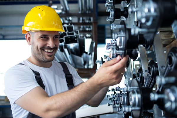 industrial worker - the dynamics of industrial machine assembly Installation