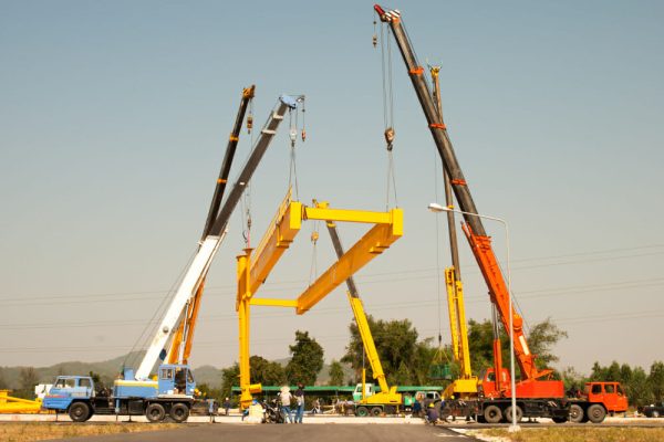 mobile-crane-lifting